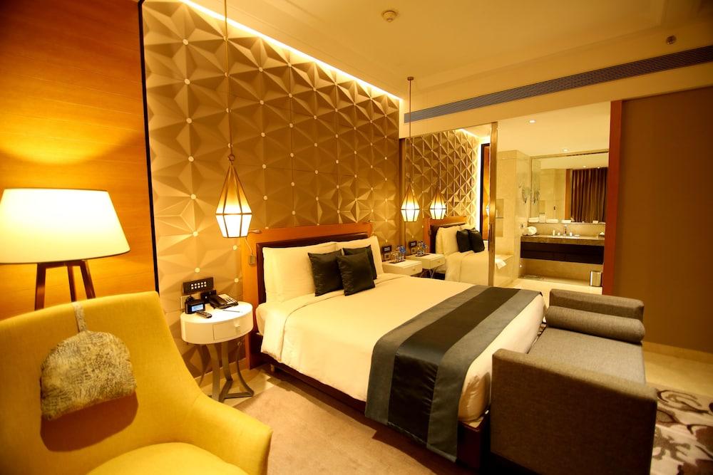 Radisson Blu Coimbatore Exterior foto A suite at the hotel