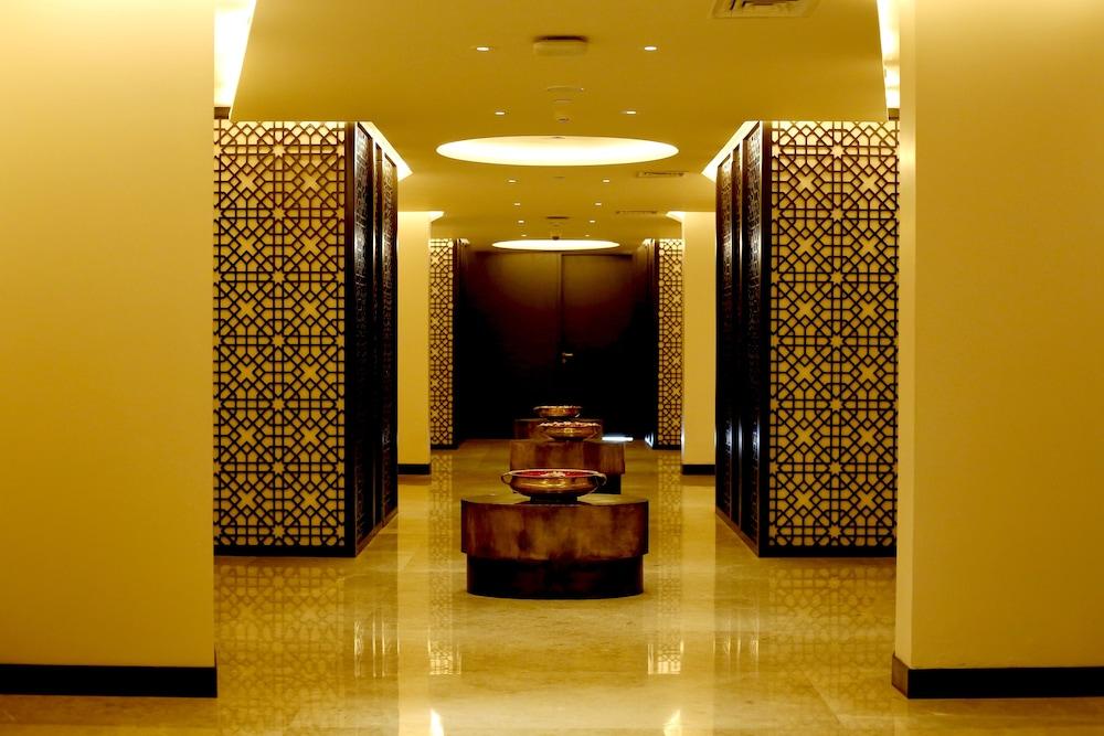 Radisson Blu Coimbatore Exterior foto Interior of the hotel