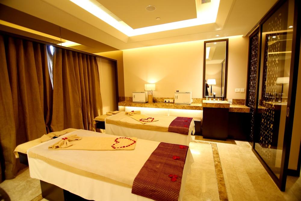 Radisson Blu Coimbatore Exterior foto A spa at the Taj Mahal Palace, Mumbai, India