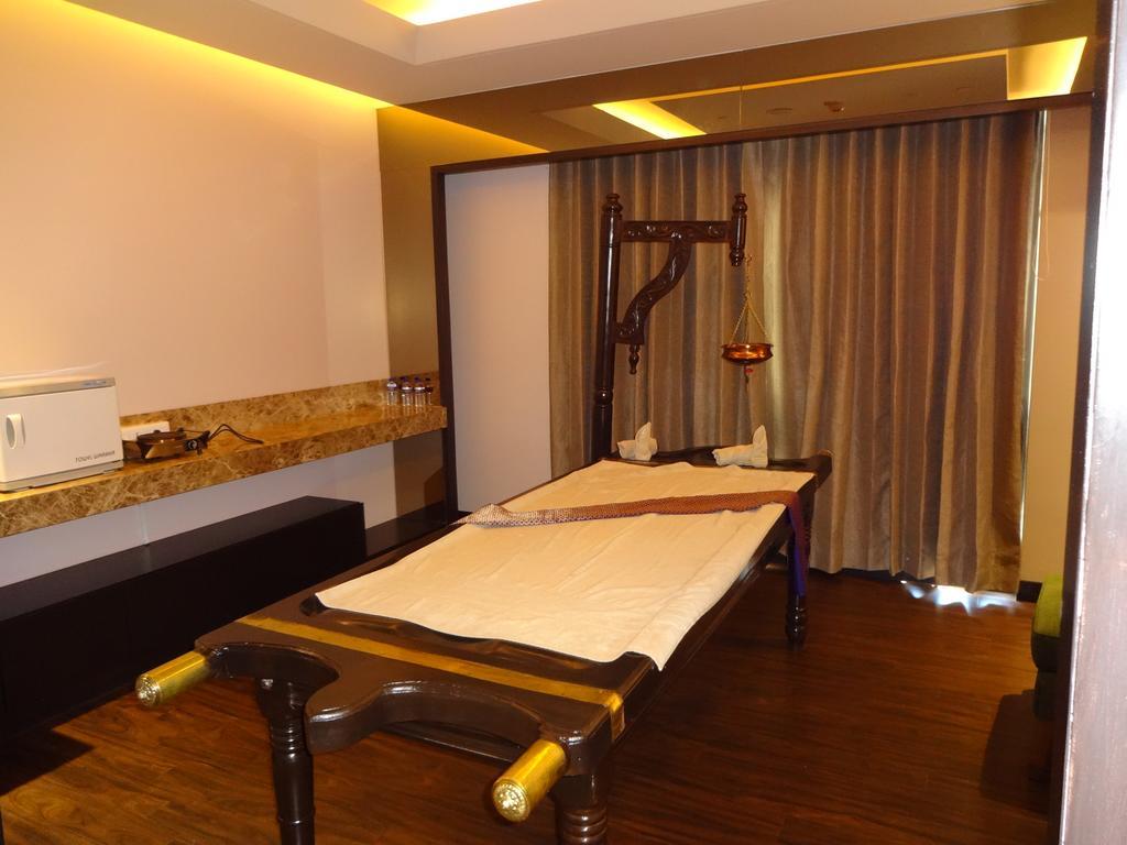 Radisson Blu Coimbatore Exterior foto Ayurvedic massage table