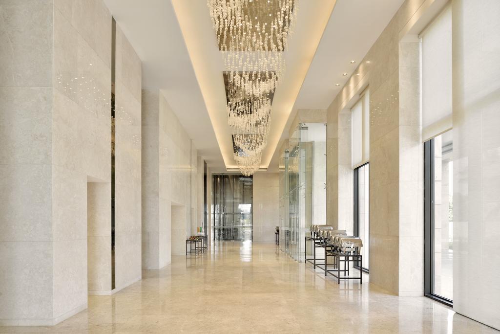 Radisson Blu Coimbatore Exterior foto The lobby of the hotel