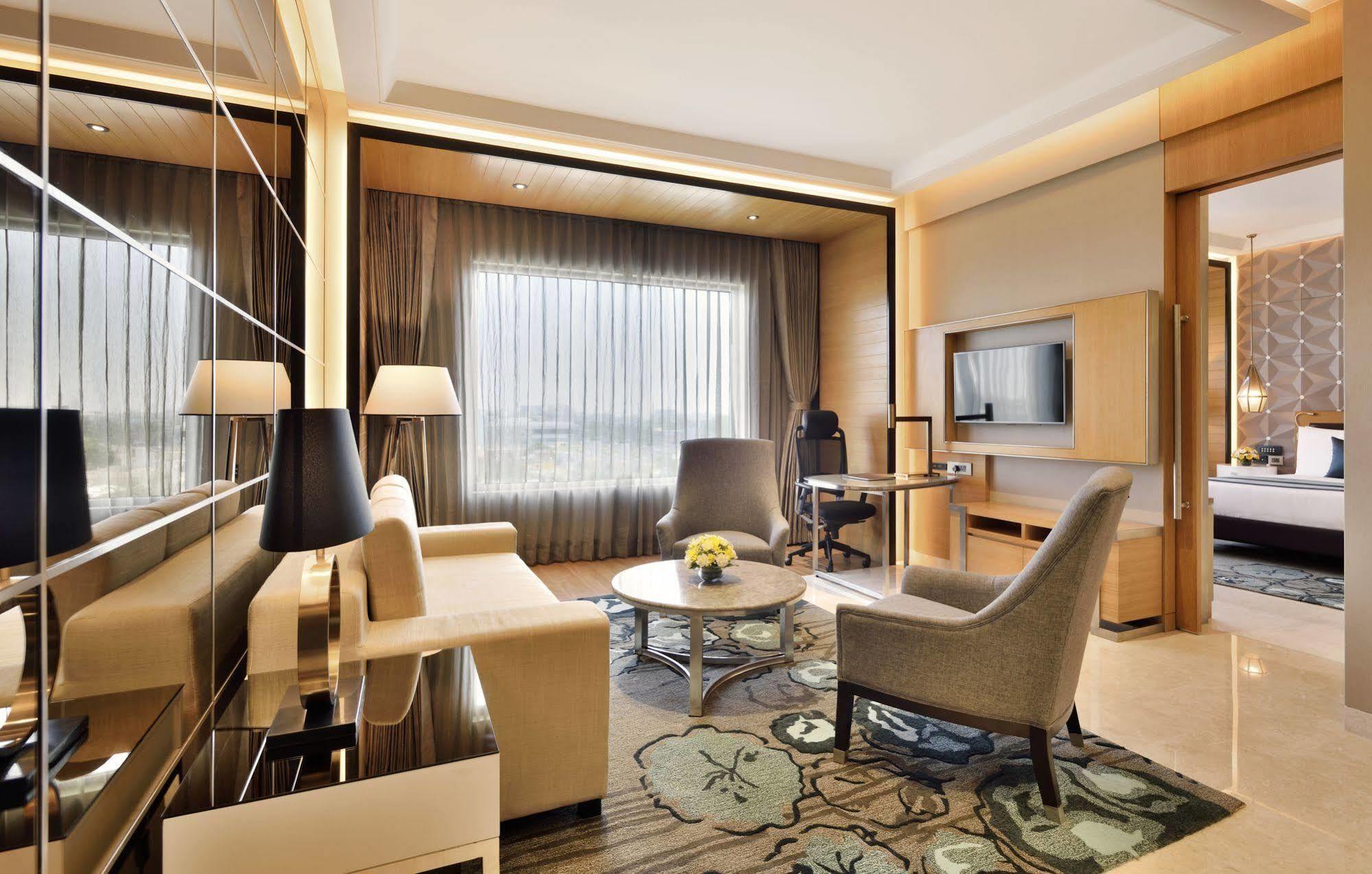 Radisson Blu Coimbatore Exterior foto Suite at the hotel